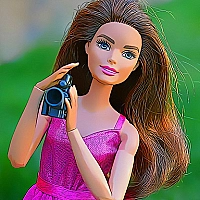 Brunette's Fashion Shots Jigsaw Game Cover